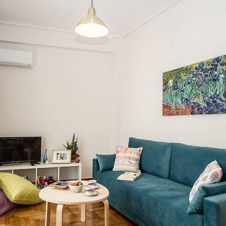 The Ideal Locale - A Sleek And Illuminated Space Kalamata Bagian luar foto