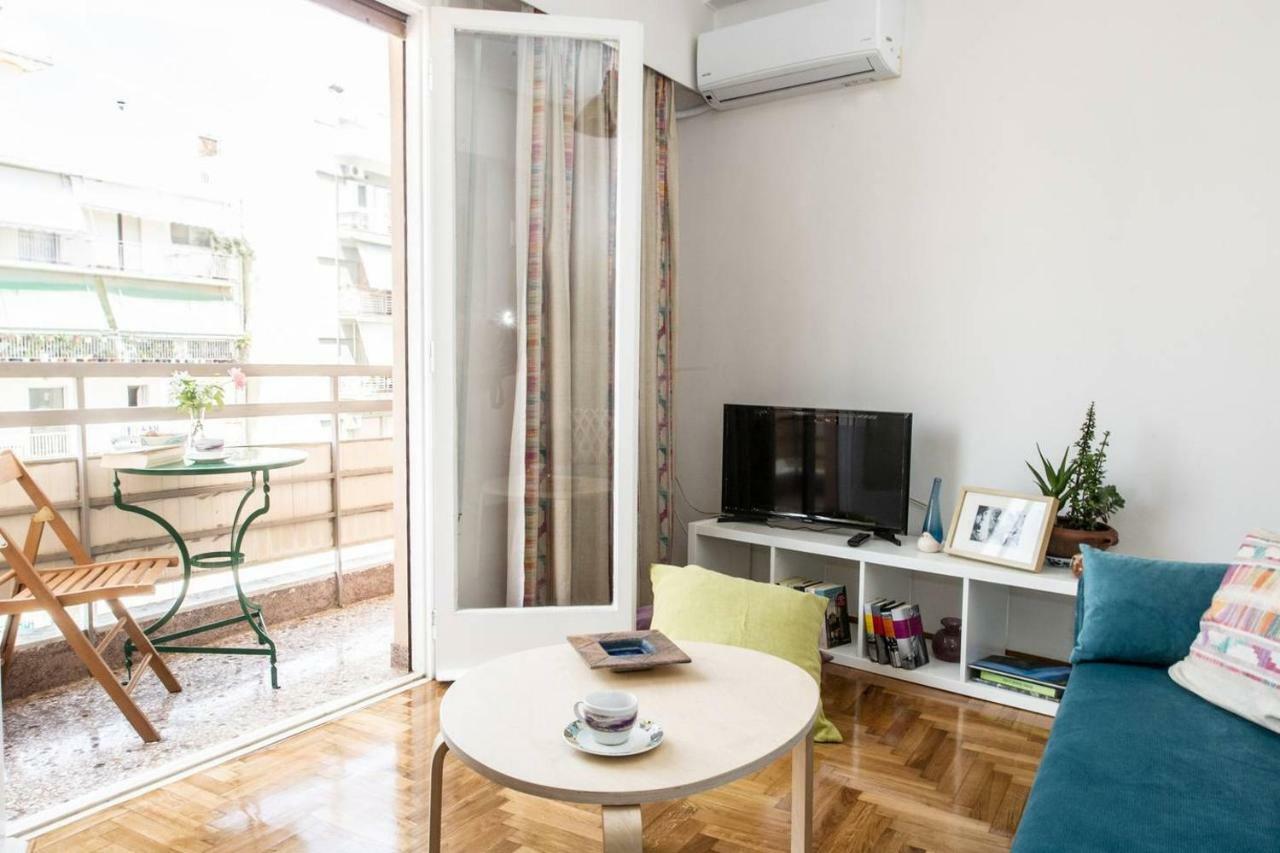 The Ideal Locale - A Sleek And Illuminated Space Kalamata Bagian luar foto