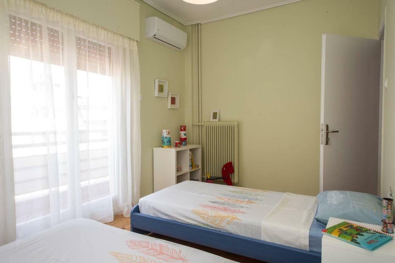 The Ideal Locale - A Sleek And Illuminated Space Kalamata Bagian luar foto
