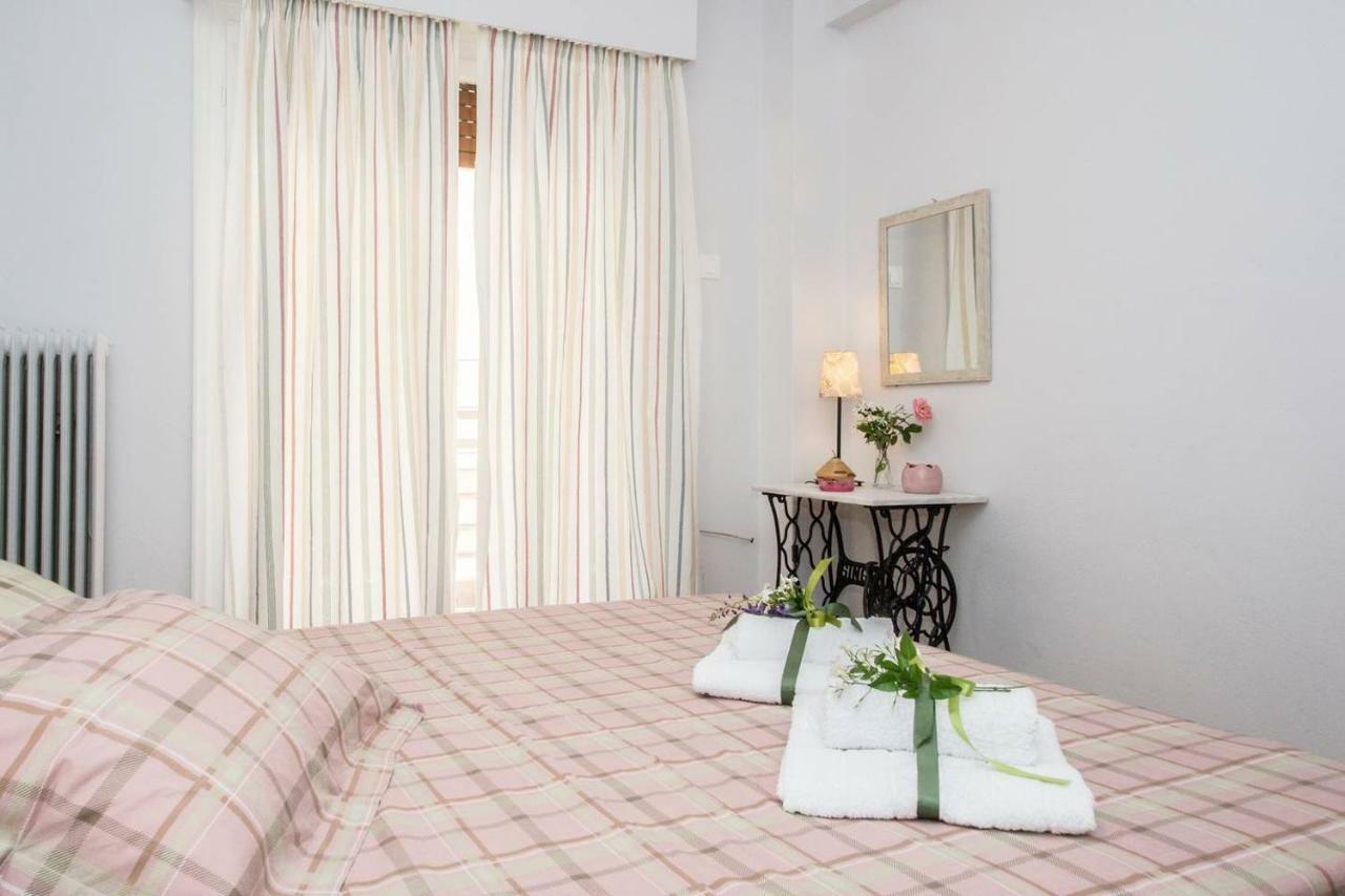 The Ideal Locale - A Sleek And Illuminated Space Kalamata Bagian luar foto