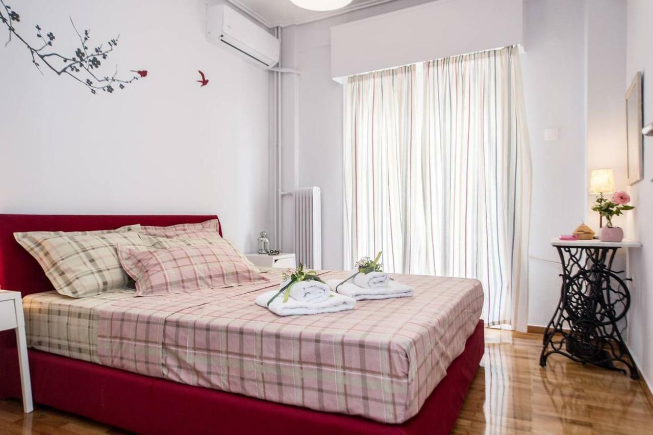 The Ideal Locale - A Sleek And Illuminated Space Kalamata Bagian luar foto