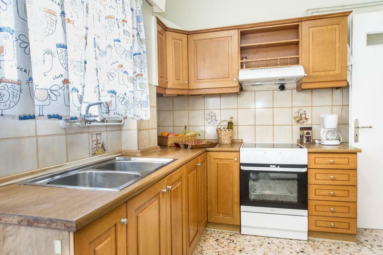 The Ideal Locale - A Sleek And Illuminated Space Kalamata Bagian luar foto