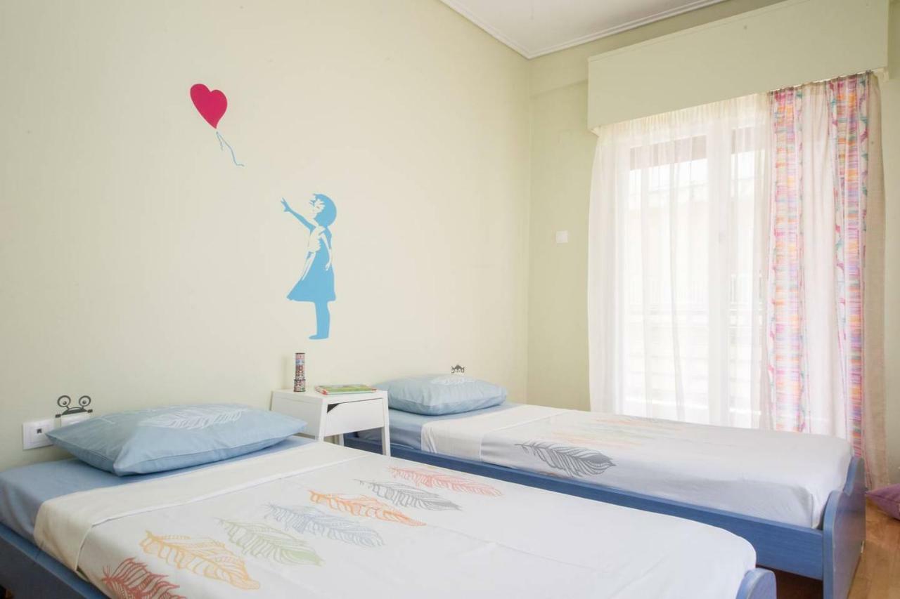 The Ideal Locale - A Sleek And Illuminated Space Kalamata Bagian luar foto