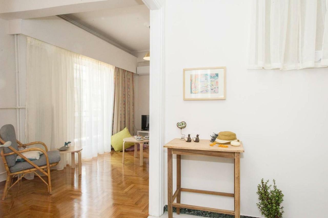 The Ideal Locale - A Sleek And Illuminated Space Kalamata Bagian luar foto