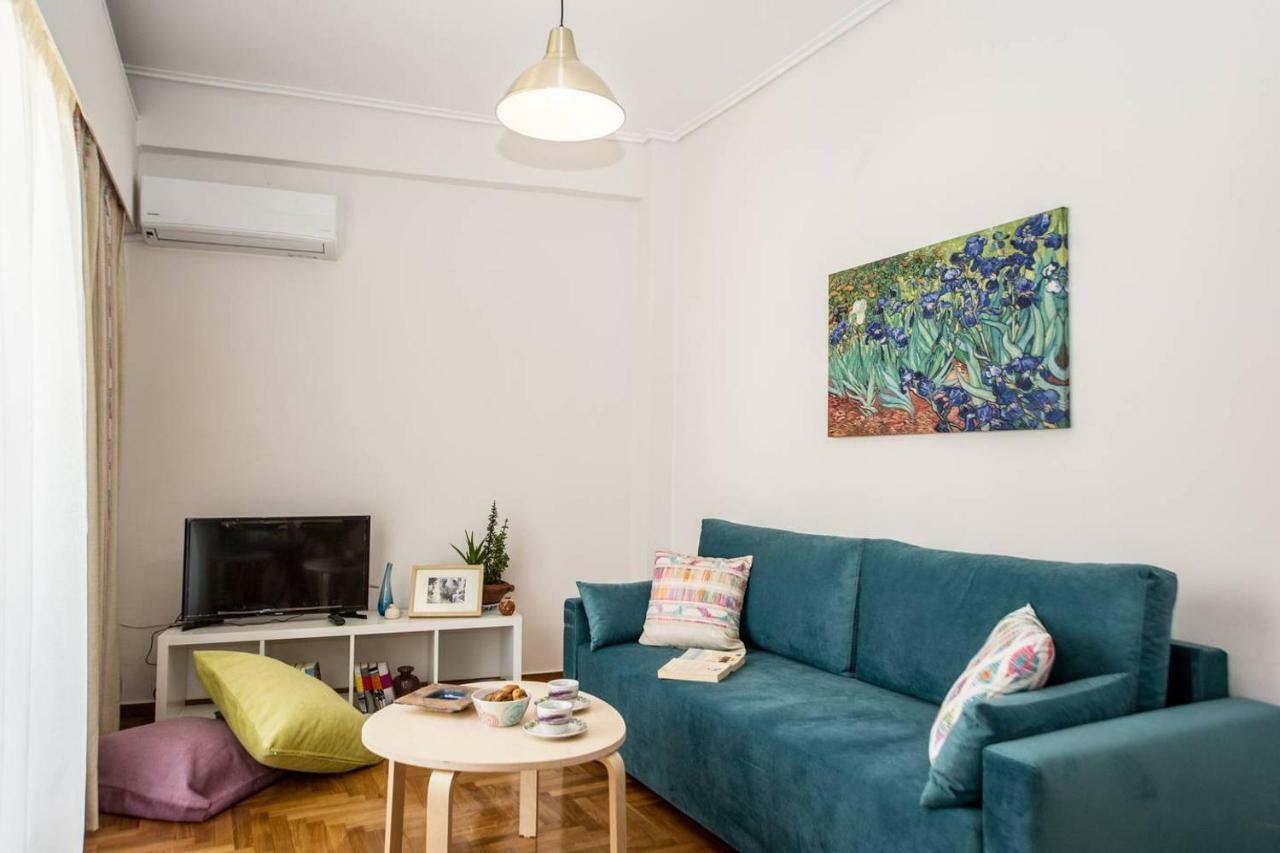 The Ideal Locale - A Sleek And Illuminated Space Kalamata Bagian luar foto